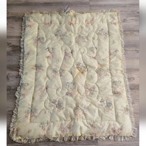 Vintage 1970s SUMEREX Baby Crib Blanket Yellow Lace Quilted Bunny Rabbit 33"×41"